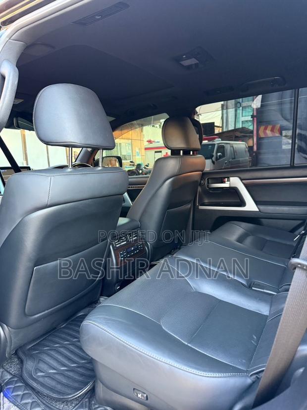 Toyota Land Cruiser 4.6 V8 ZX 2017 Black