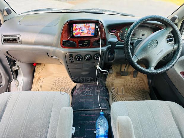 Toyota Noah 2003 Silver