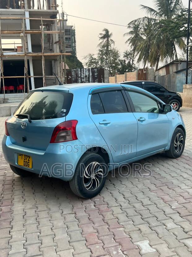 Toyota Vitz 2004 Blue