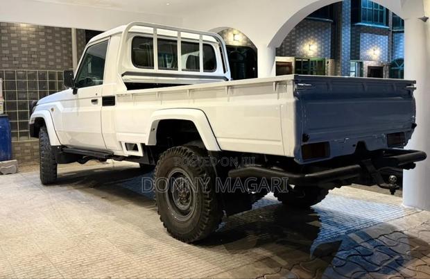 Toyota Land Cruiser 2015 White