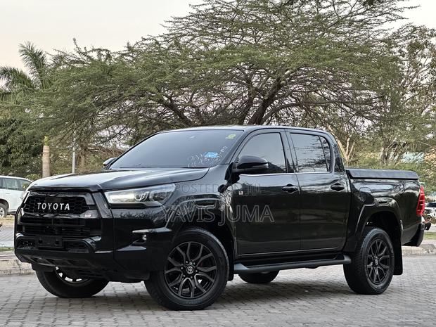 Toyota Hilux 2021 Black