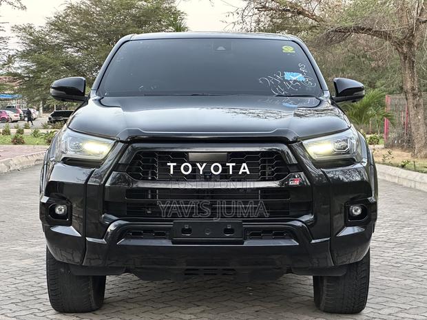 Toyota Hilux 2021 Black