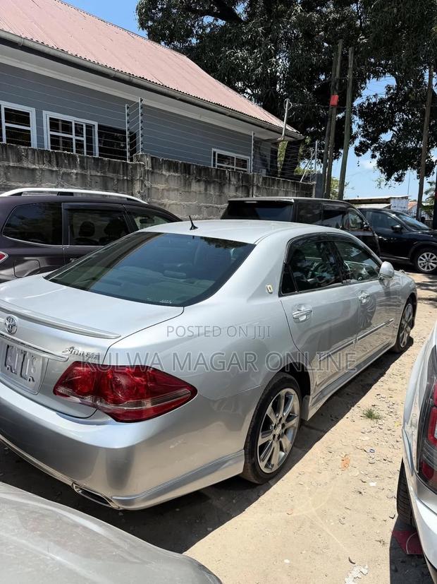 Toyota Crown 2008 Silver