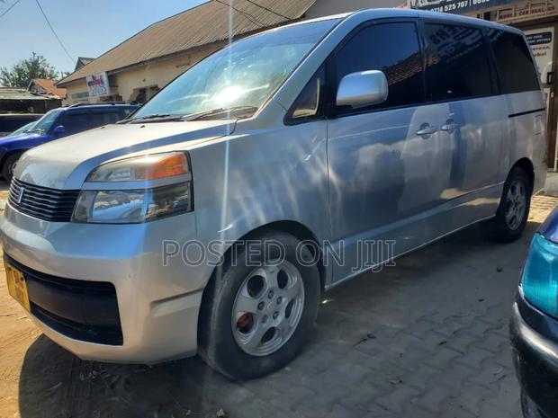 Toyota Noah 2003 Silver