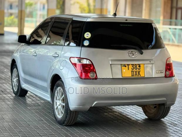 Toyota IST 2007 Silver