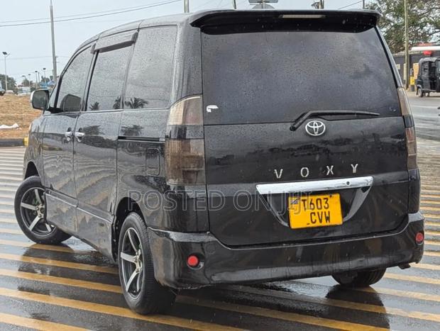 Toyota Noah 2005 Black