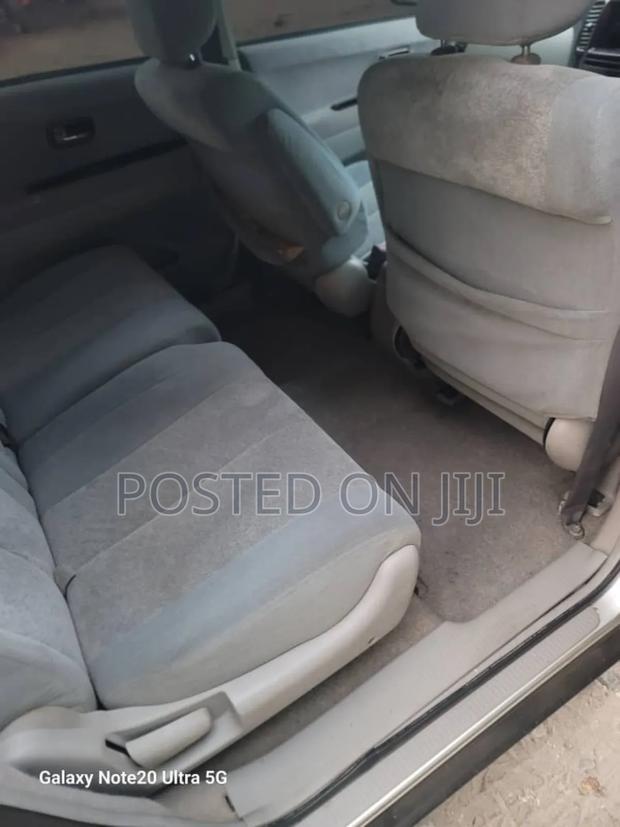 Toyota Nadia 2002 Silver