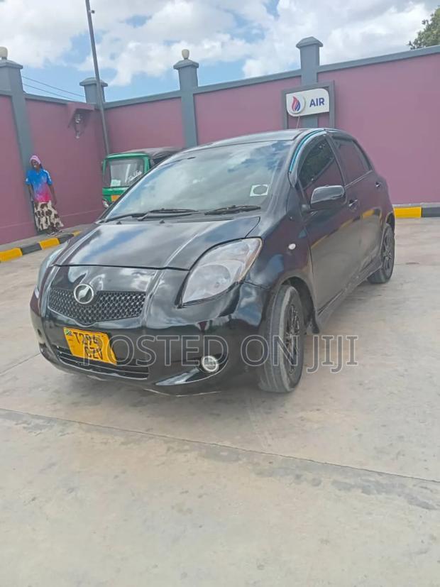 Toyota Vitz 2006 Black