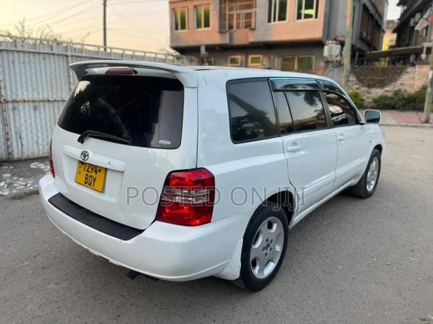 Toyota Kluger 2004 White