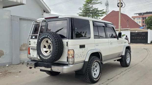 Toyota Land Cruiser 2010 White