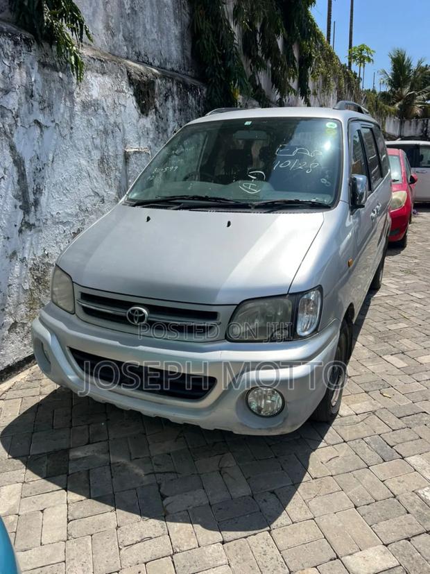 Toyota Noah 2.0 FWD (8 Seater) 2001 Silver