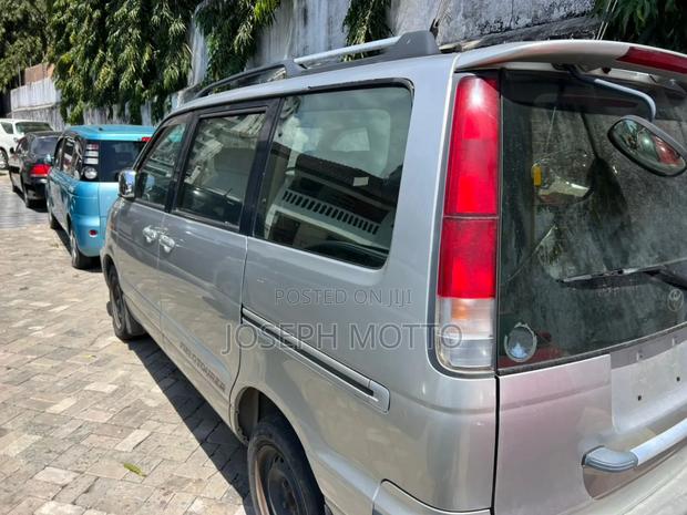 Toyota Noah 2.0 FWD (8 Seater) 2001 Silver