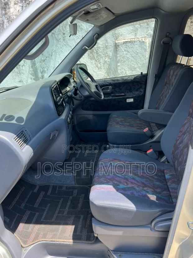 Toyota Noah 2.0 FWD (8 Seater) 2001 Silver