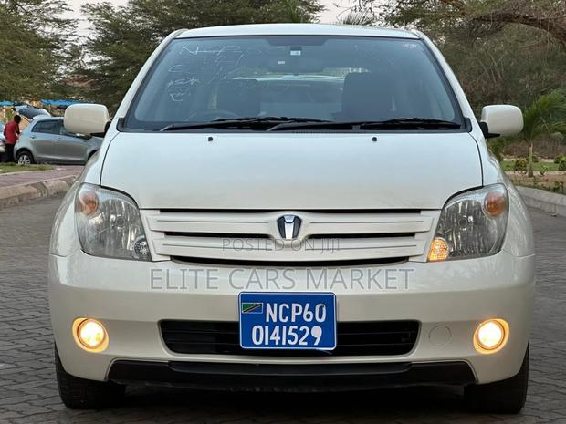 Toyota IST 2004 White