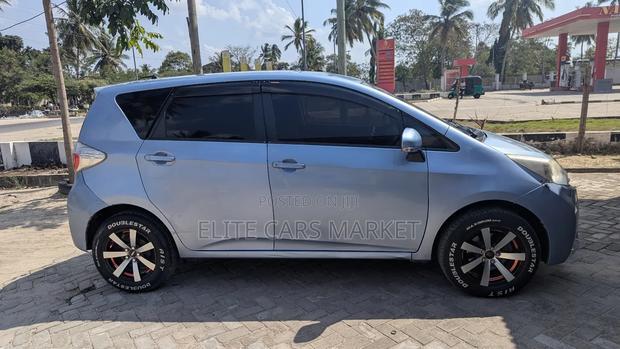 Toyota Ractis 2012 Silver