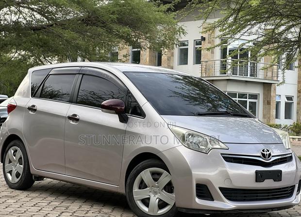 Toyota Ractis 2011 Pink