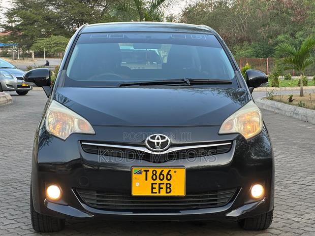 Toyota Ractis 2010 Black