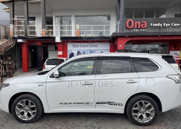 Mitsubishi Outlander 2013 White