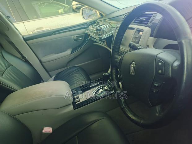 Toyota Crown 2006 White