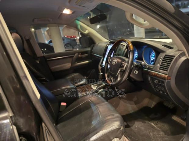 Toyota Land Cruiser 2010 Black