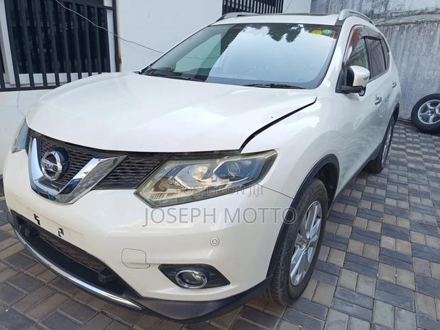 Nissan X-Trail 2.5 Petrol AWD 2016 White