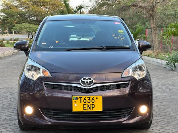 Toyota Ractis 2011 Burgundy