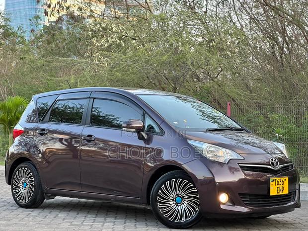 Toyota Ractis 2011 Burgundy
