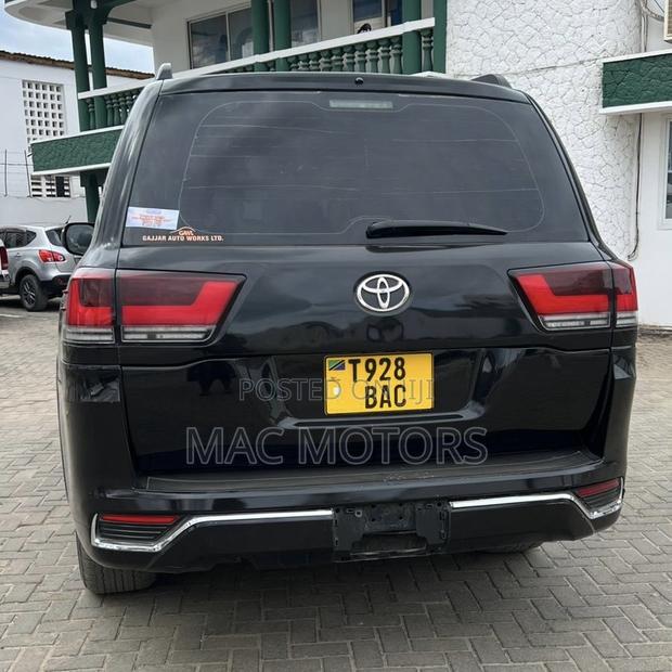 Toyota Land Cruiser 2022 Black