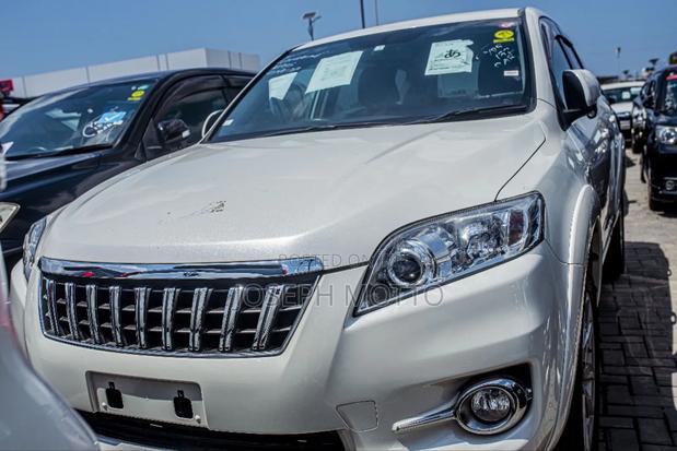 Toyota Vanguard 2012 White