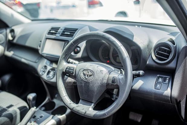Toyota Vanguard 2012 White