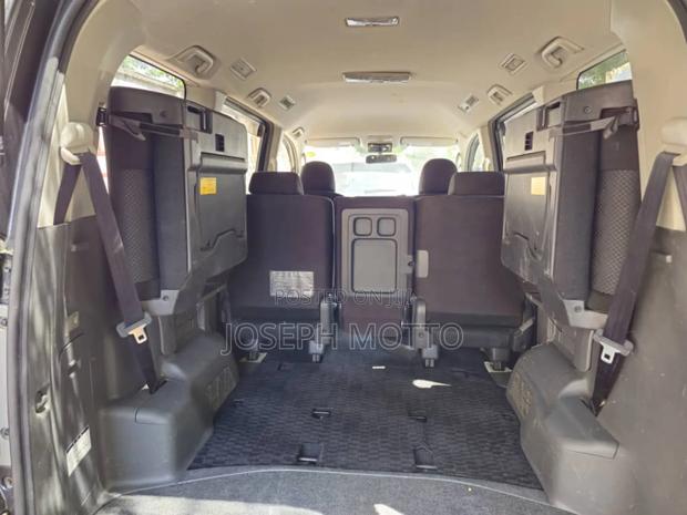 Toyota Noah 2.0 143hp AWD (8 Seater) 2008 Gray