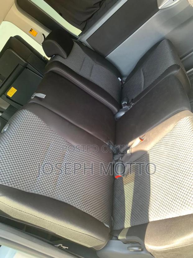 Toyota Noah 2.0 143hp AWD (8 Seater) 2008 Gray