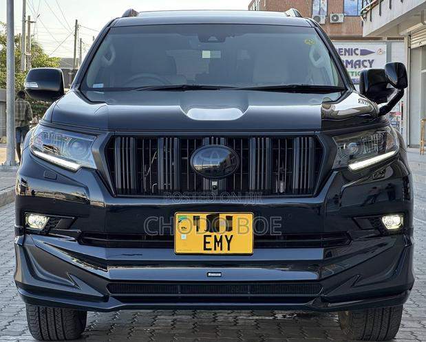 Toyota Land Cruiser Prado 2023 Black