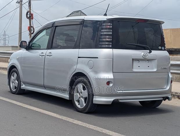 Toyota Sienta 2005 Silver