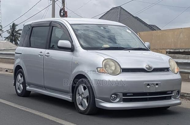 Toyota Sienta 1.5 FWD 2005 Silver