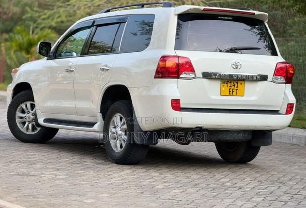Toyota Land Cruiser 2008 White