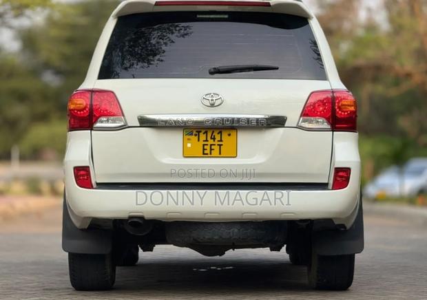 Toyota Land Cruiser 2008 White