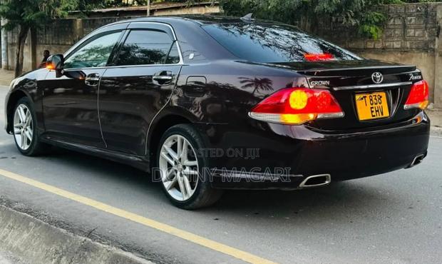 Toyota Crown 2012 Black