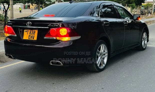 Toyota Crown 2012 Black
