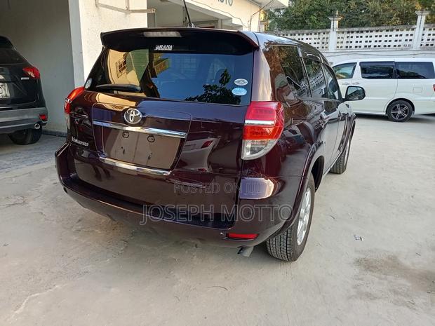 Toyota Vanguard 2010 Maroon