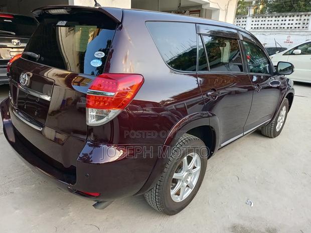 Toyota Vanguard 2010 Maroon