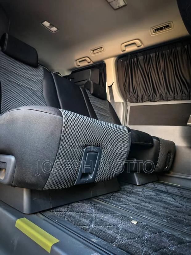 Toyota Noah 2.0 143hp AWD (8 Seater) 2009 Black