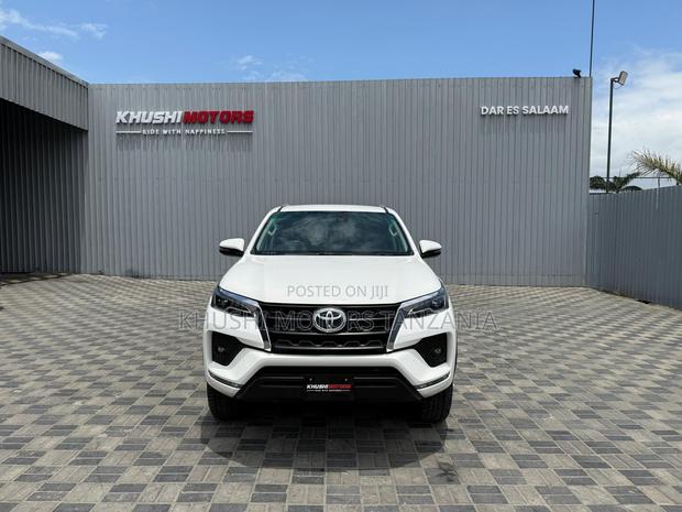 Toyota Fortuner 2023 White
