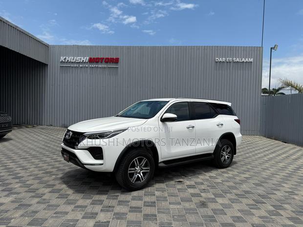 Toyota Fortuner 2023 White