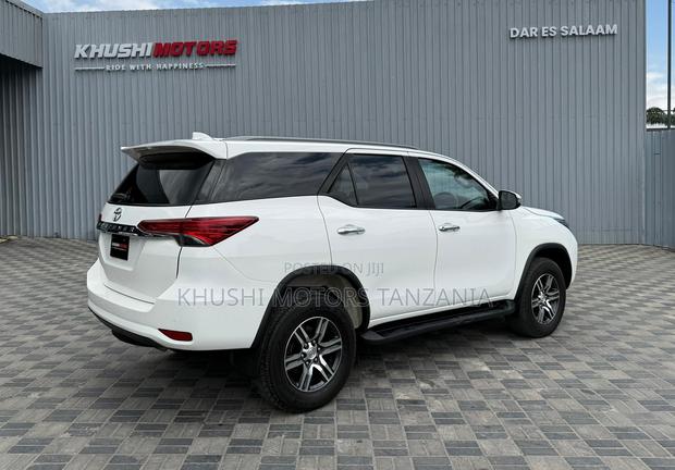 Toyota Fortuner 2023 White