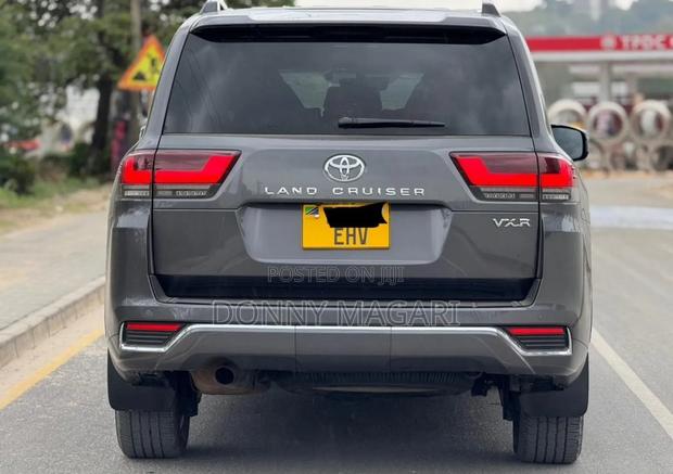 Toyota Land Cruiser 2024 Gray