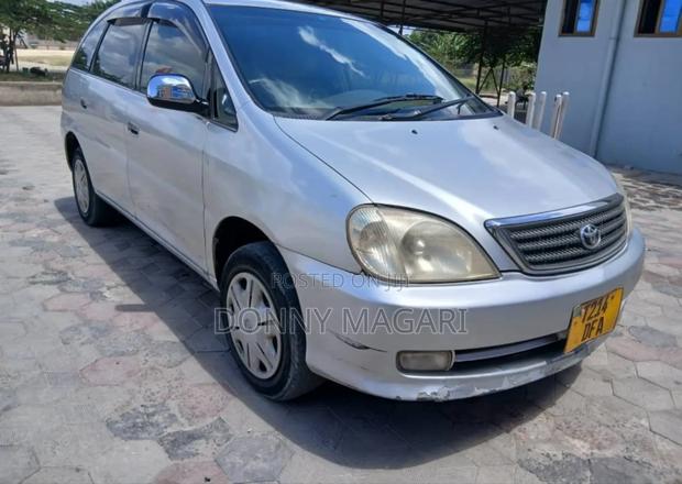 Toyota Nadia 2003 Silver