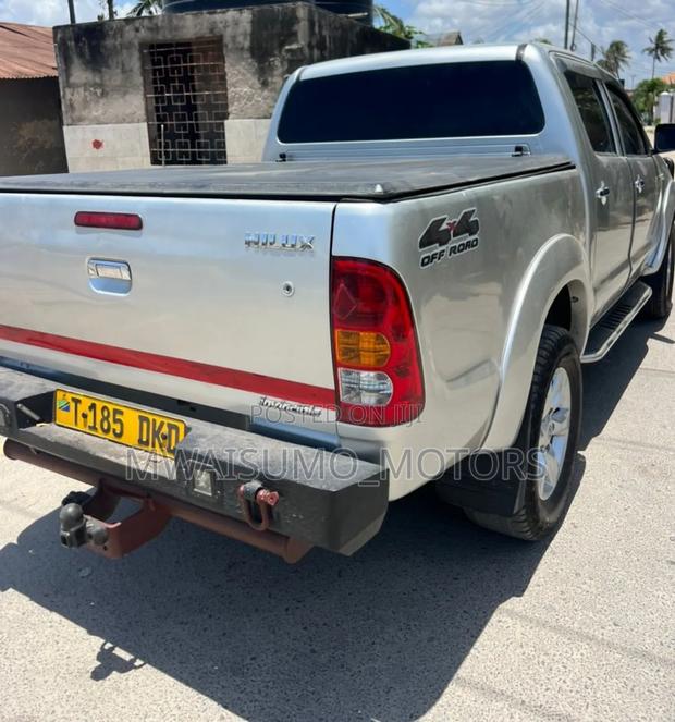 Toyota Hilux 2010 Silver