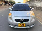 Toyota Vitz 1.0 FWD 5dr 2005 Gray for sale