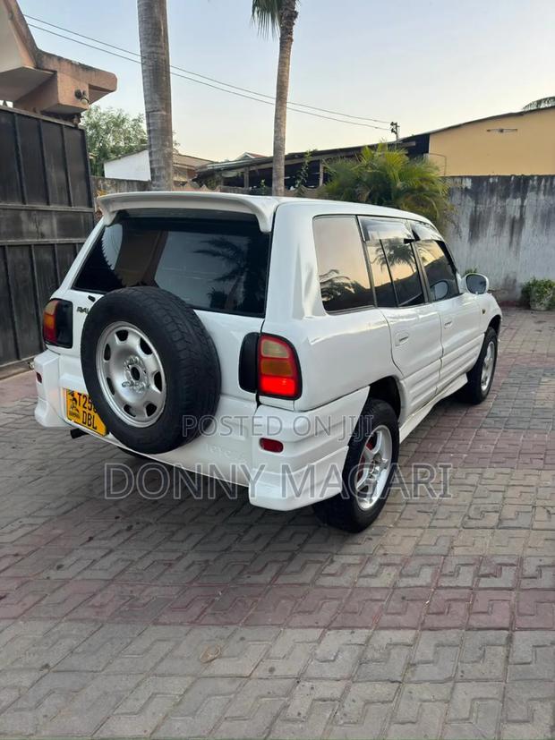 Toyota RAV4 1999 White